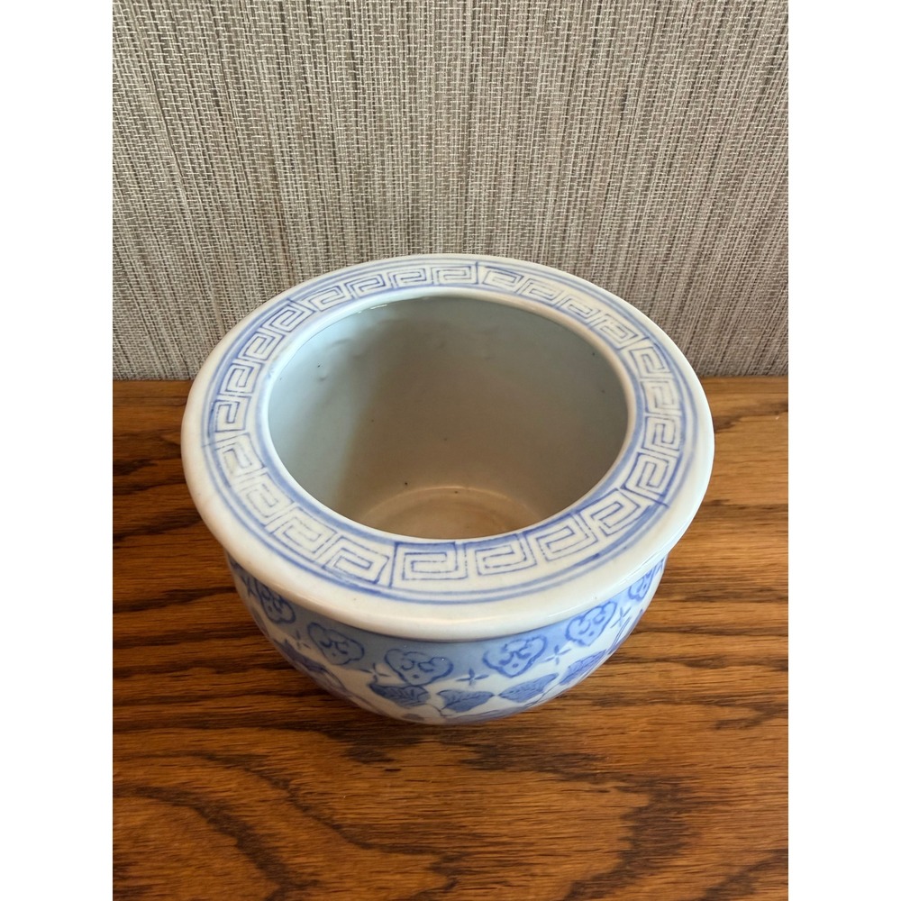 Vintage Blue White Chinoiserie Cachepot with Bird and Floral Design - Picture 3 of 13